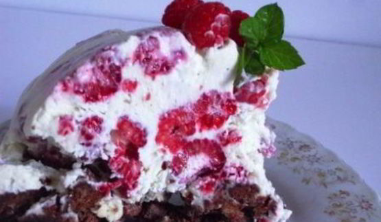 торт-мороженое с малиной