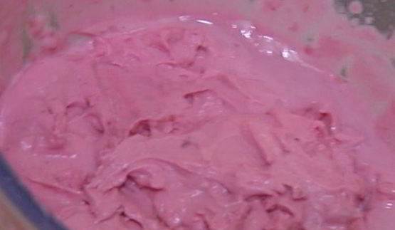 творожно-малиновое мороженое