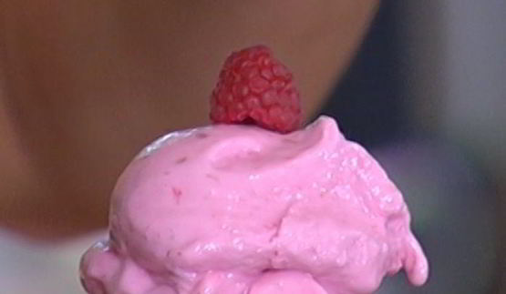 творожно-малиновое мороженое