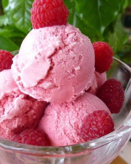 Рецепт ягодного мороженого на сливках