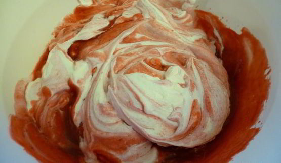 ягодное мороженое на сливках