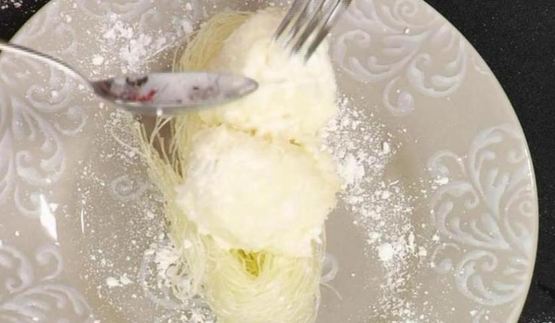 жареное мороженое с фунчозой