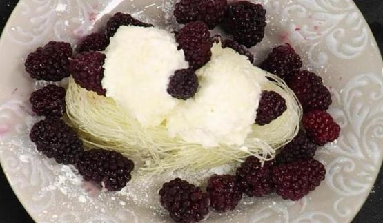 жареное мороженое с фунчозой