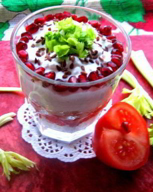 Несладкий творог с овощами