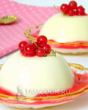 Панна котта с красной смородиной