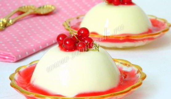 панна котта с красной смородиной