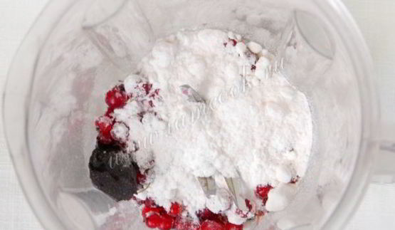 панна котта с красной смородиной