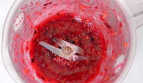 панна котта с красной смородиной