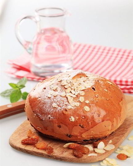 Рецепт деревенского пасхального каравая с орехами