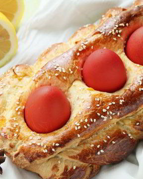Греческий пасхальный хлеб