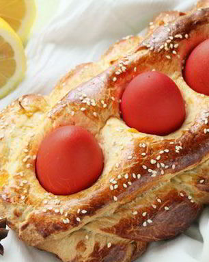 Греческий пасхальный хлеб
