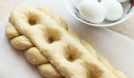 греческий пасхальный хлеб