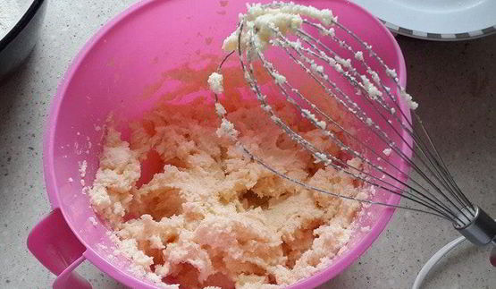 коньячный кулич с изюмом, цукатами и орехами