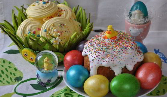 коньячный кулич с изюмом, цукатами и орехами