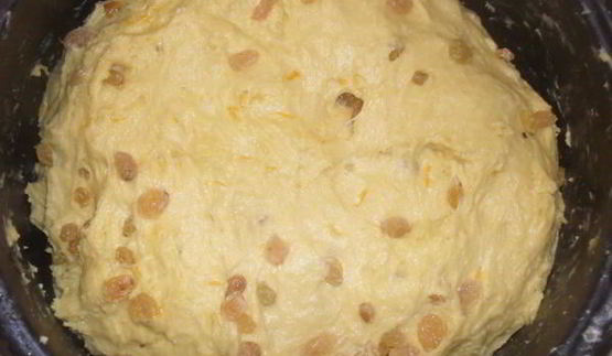 кулич с изюмом и апельсиновой цедрой