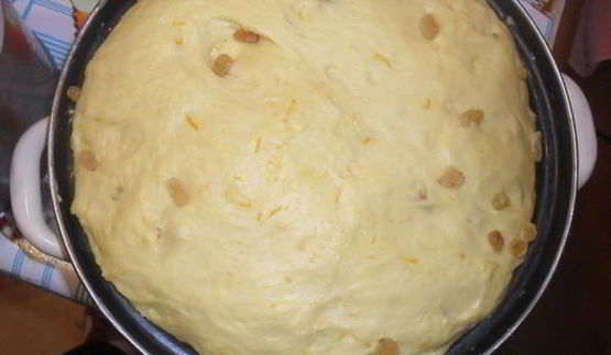 кулич с изюмом и апельсиновой цедрой