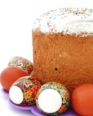 Кулич с изюмом и лимонной глазурью