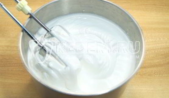 кулич с изюмом