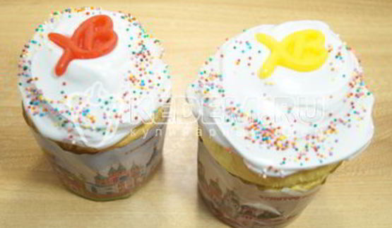 кулич с изюмом