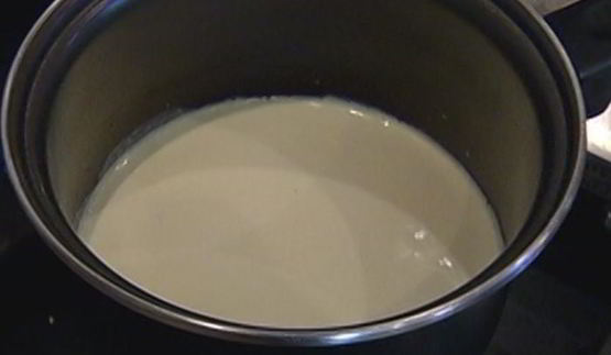 кулич с миндалем и изюмом