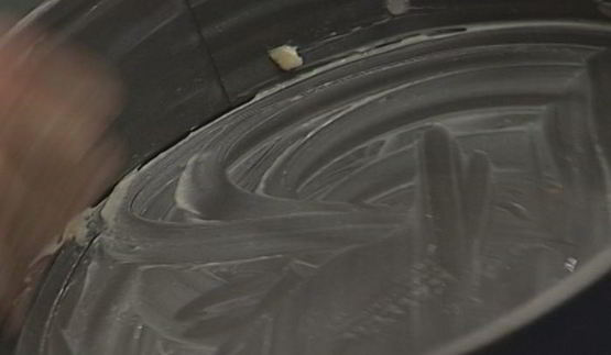 кулич с миндалем и изюмом