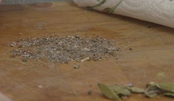 кулич с миндалем и изюмом