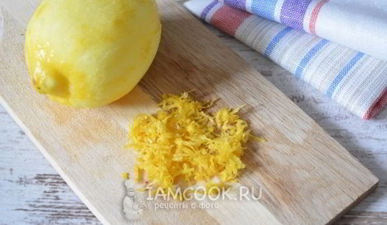 кулич с миндалем и лимонной цедрой