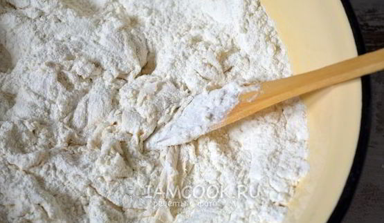 кулич с миндалем и лимонной цедрой