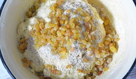 кулич с миндалем и лимонной цедрой