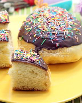 Кулич с шоколадной глазурью