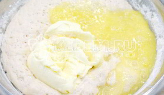 кулич с шоколадной глазурью