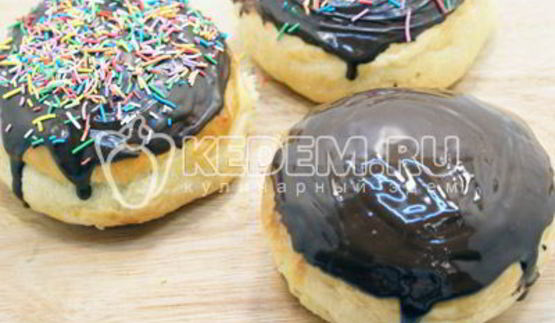 кулич с шоколадной глазурью