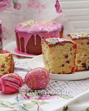 Кулич с вяленой вишней и миндалем