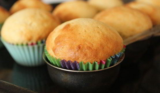 куличи с апельсиновой цедрой и вяленой клюквой