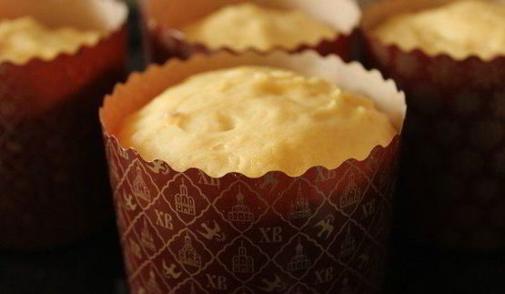 куличи с апельсиновой цедрой и вяленой клюквой