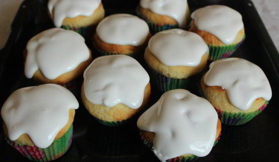 куличи с апельсиновой цедрой и вяленой клюквой