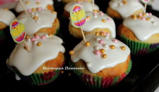 куличи с апельсиновой цедрой и вяленой клюквой