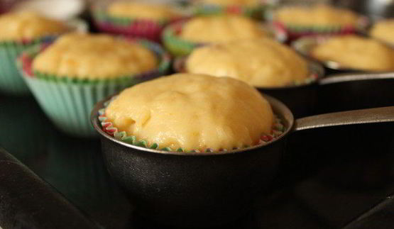 куличи с апельсиновой цедрой и вяленой клюквой