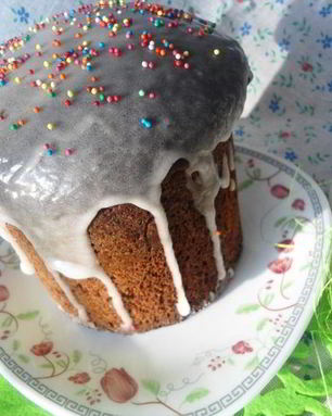 Миндальный кулич с лимонной глазурью