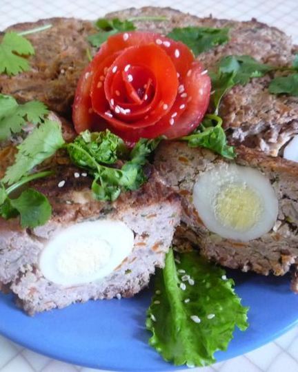 Рецепт мясного пасхального кольца с яйцами