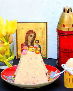 Пасха с вяленой клюквой и цукатами