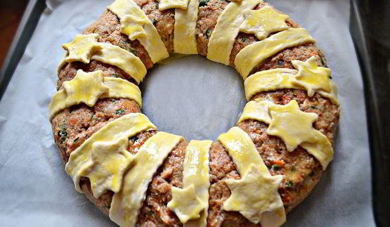 пасхальное мясное кольцо с перепелиными яйцами по-польски