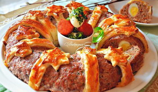 пасхальное мясное кольцо с перепелиными яйцами по-польски
