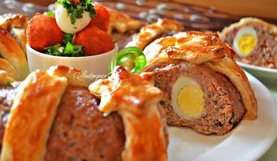 пасхальное мясное кольцо с перепелиными яйцами по-польски
