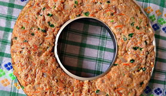 пасхальное мясное кольцо с перепелиными яйцами по-польски