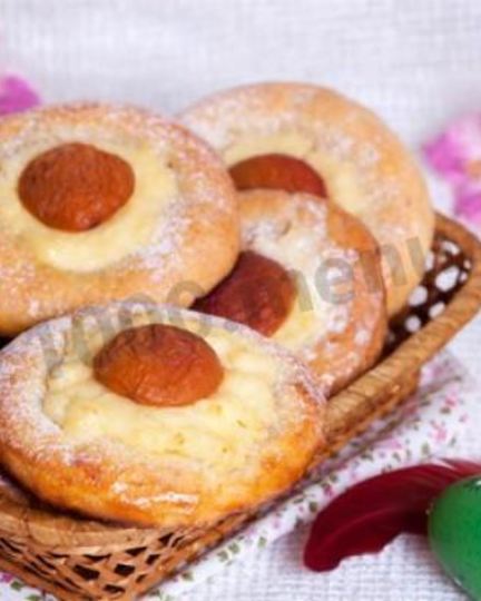 Рецепт пасхальных булочек с кремом и абрикосами