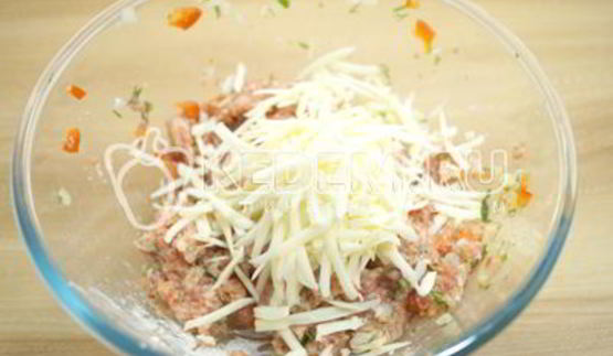 пасхальные мясные колечки с яйцом