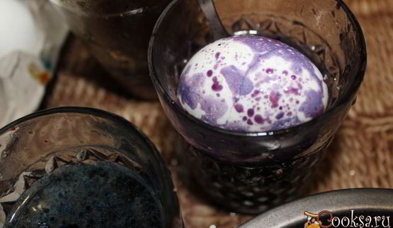 пасхальные яйца крапинка