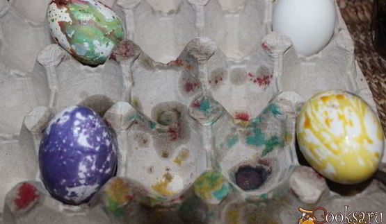 пасхальные яйца крапинка