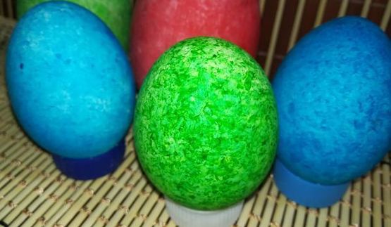 пасхальные яйца окрашенные цветным рисом